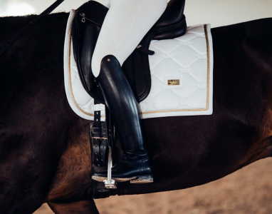 Tapis de selle White Perfection Gold -  Equestrian Stockholm